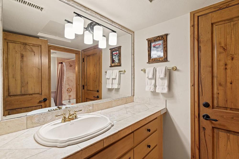 Durant Unit C5, With Bonus Den, Air Conditioning, And Spectacular Views *